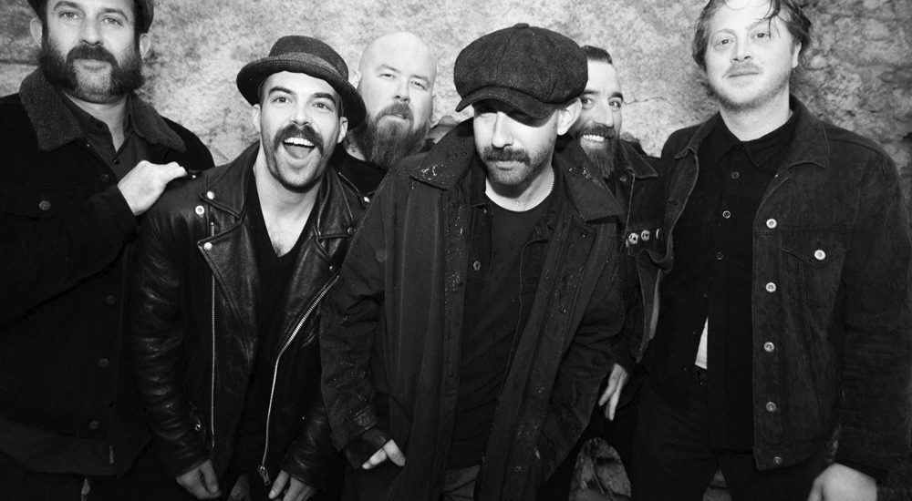 Photo en noir et blanc du groupe de Celtic Punk Rock The Rumjacks