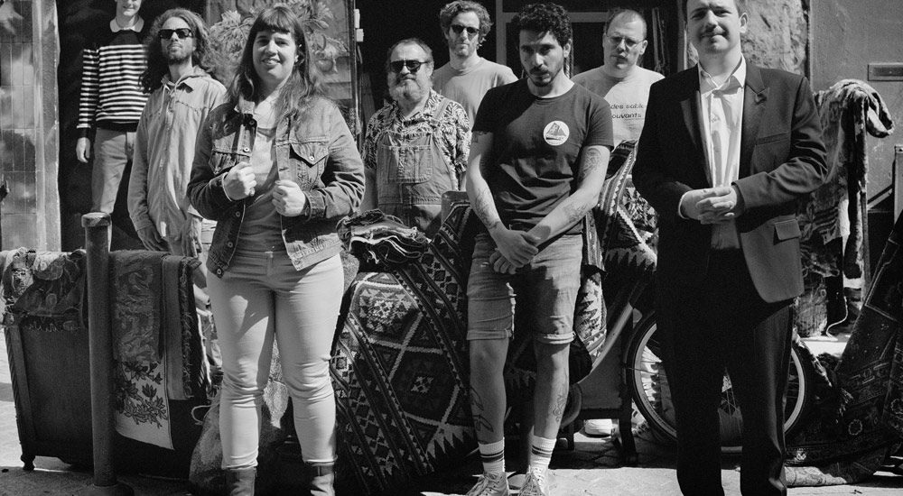 Photo en noir et blanc du groupe de rock français Astéréotypie