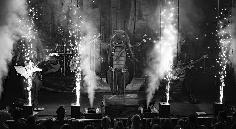 Photo du concert d'Heavysaurus - show metal pour les enfants au Rez-Usine, avec DJ set par DJ Plodocus !
