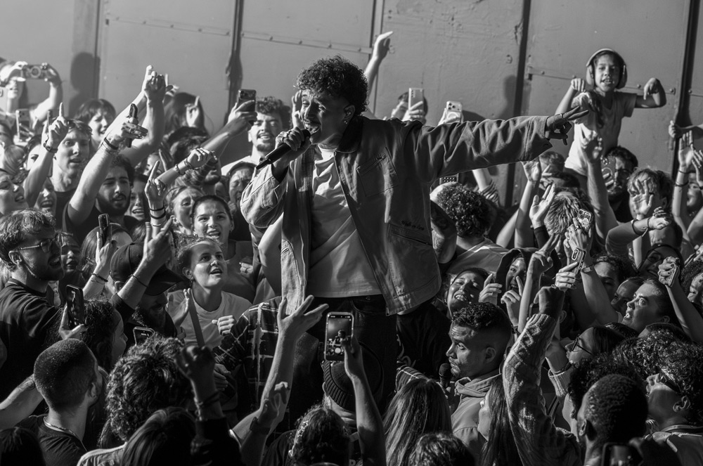 Photo en noir et blanc du concert de Danyl au Rez-Usine le 08.10.26